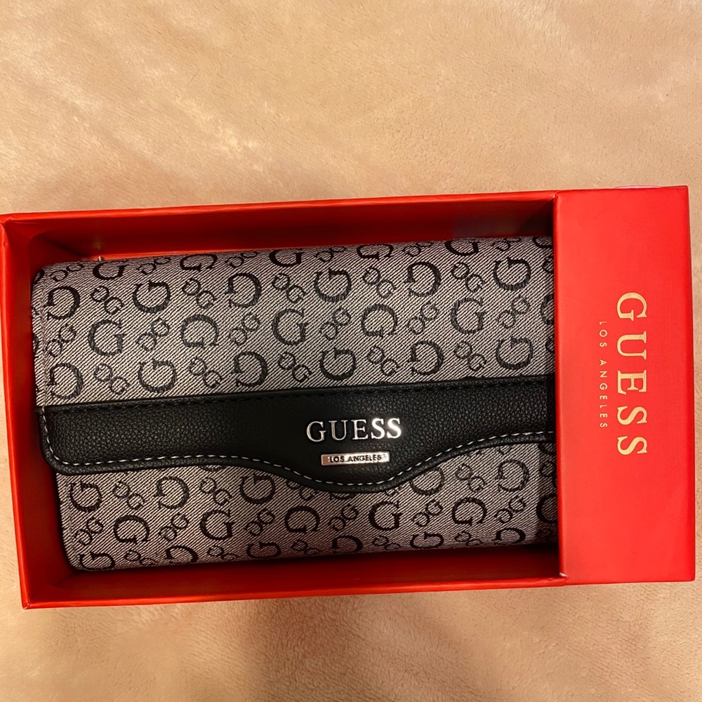 GUESS Wallet